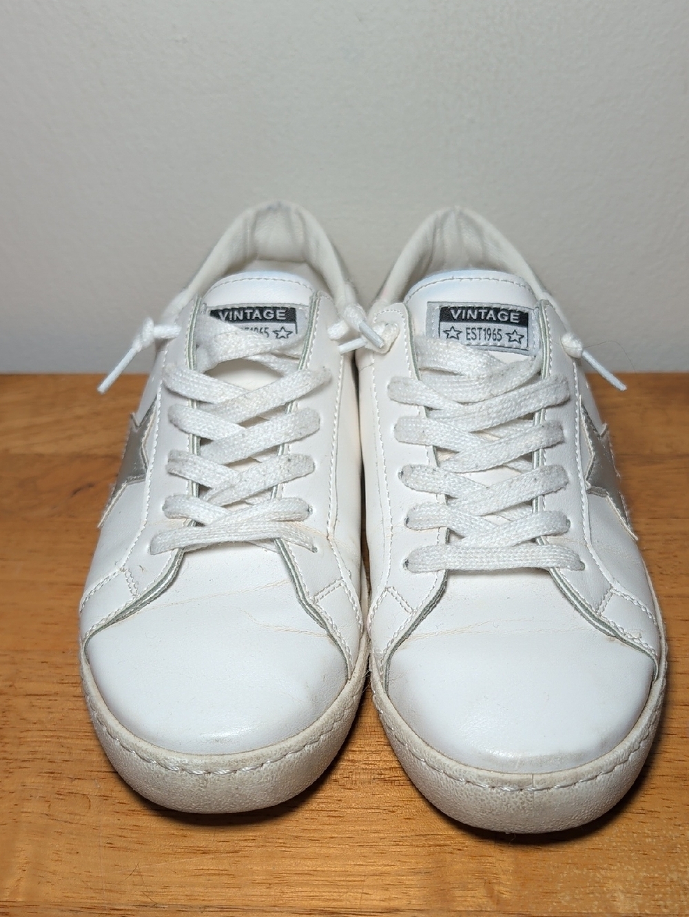 Vintage Havana Carla Sneaker White Leather with Silver Star Accent Womens Size 9 - Picture 2 of 8